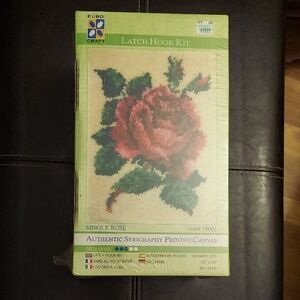 Euro Craft Rose Latch Hook Kit - Red and Green